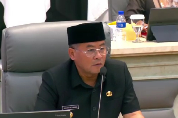 Wakil Gubernur Jawa Barat, Erwan Setiawan meminta anggota DPRD mencari Sekda.