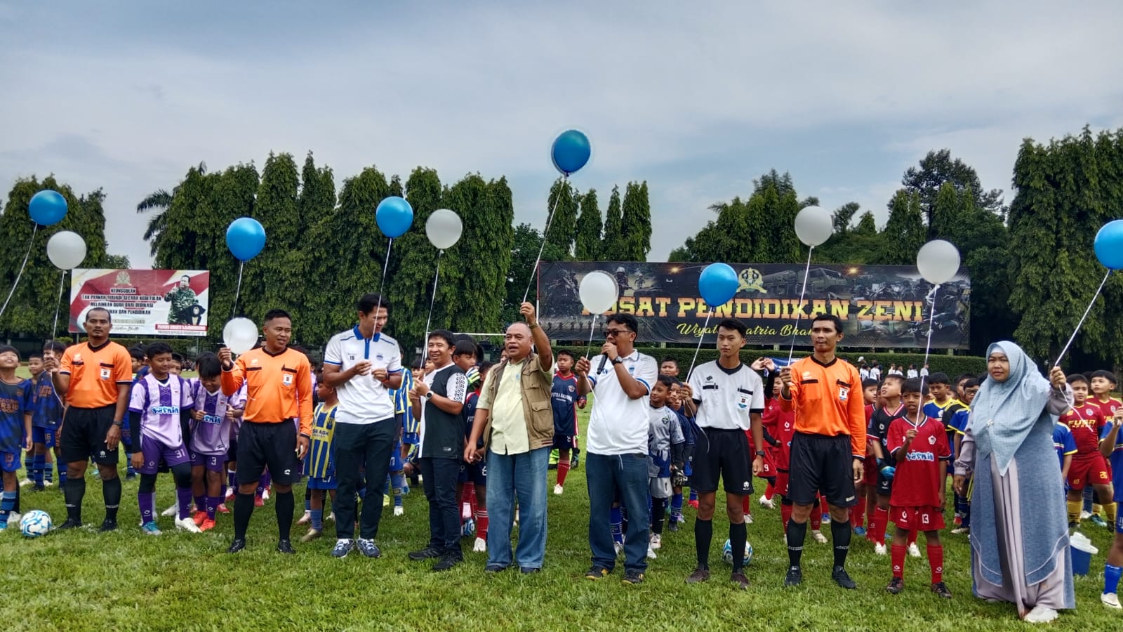 Pemain Persib Bandung, Ahmad Jufriyanto hadir dalam peringatan HUT kelima Akademi Persib Bogor.