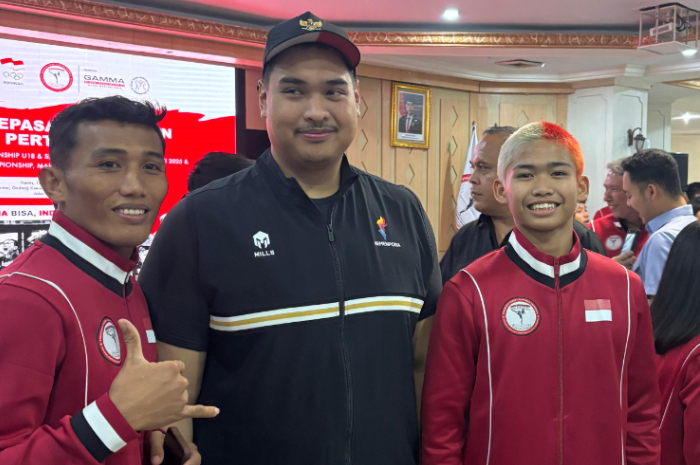 Bumi Magani Abraar Himara (kanan) bersama Menpora Dito Ariotedjo