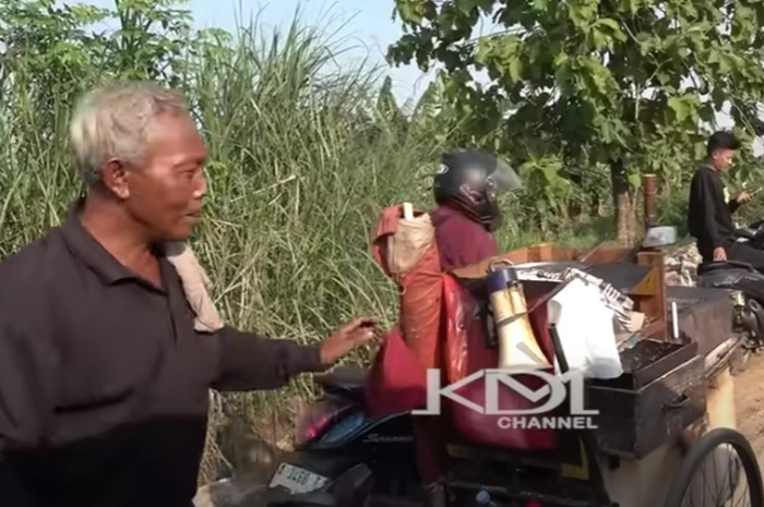 Pedagang sate di Kabupaten Bekasi diminta Gubernur Jawa Barat, Dedi Mulyadi untuk gratiskan jualannya.