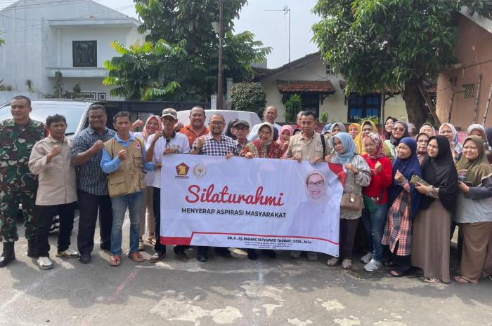 Anggota Komisi IV DPR RI&nbsp;Endang Setyawati Thohari usai bersilaturahmi bersama warga.