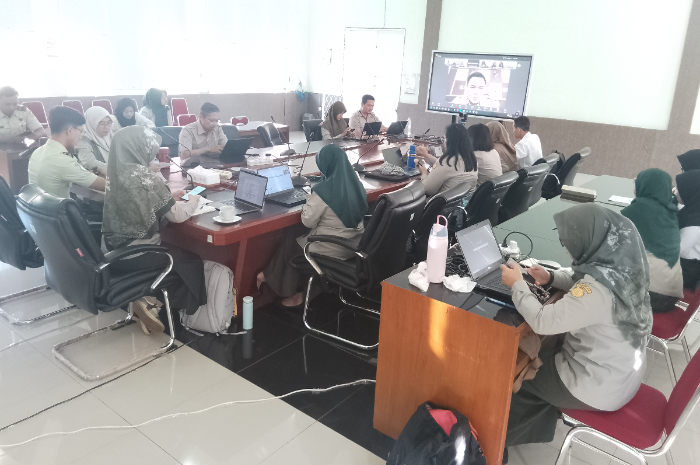 Suasana kegiatan FGD&nbsp;secara hybrid di Ruang Seminar 2, Kampus Cibalagung Polbangtan Bogor.