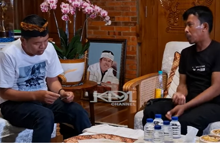 Gubernur Jawa Barat Dedi Mulyadi bertemu dengan pria yang menyiramnya saat acara Nganjang Ka Warga di&nbsp;Kabupaten Bekasi dan memberi obat diabetes untuk istrinya.