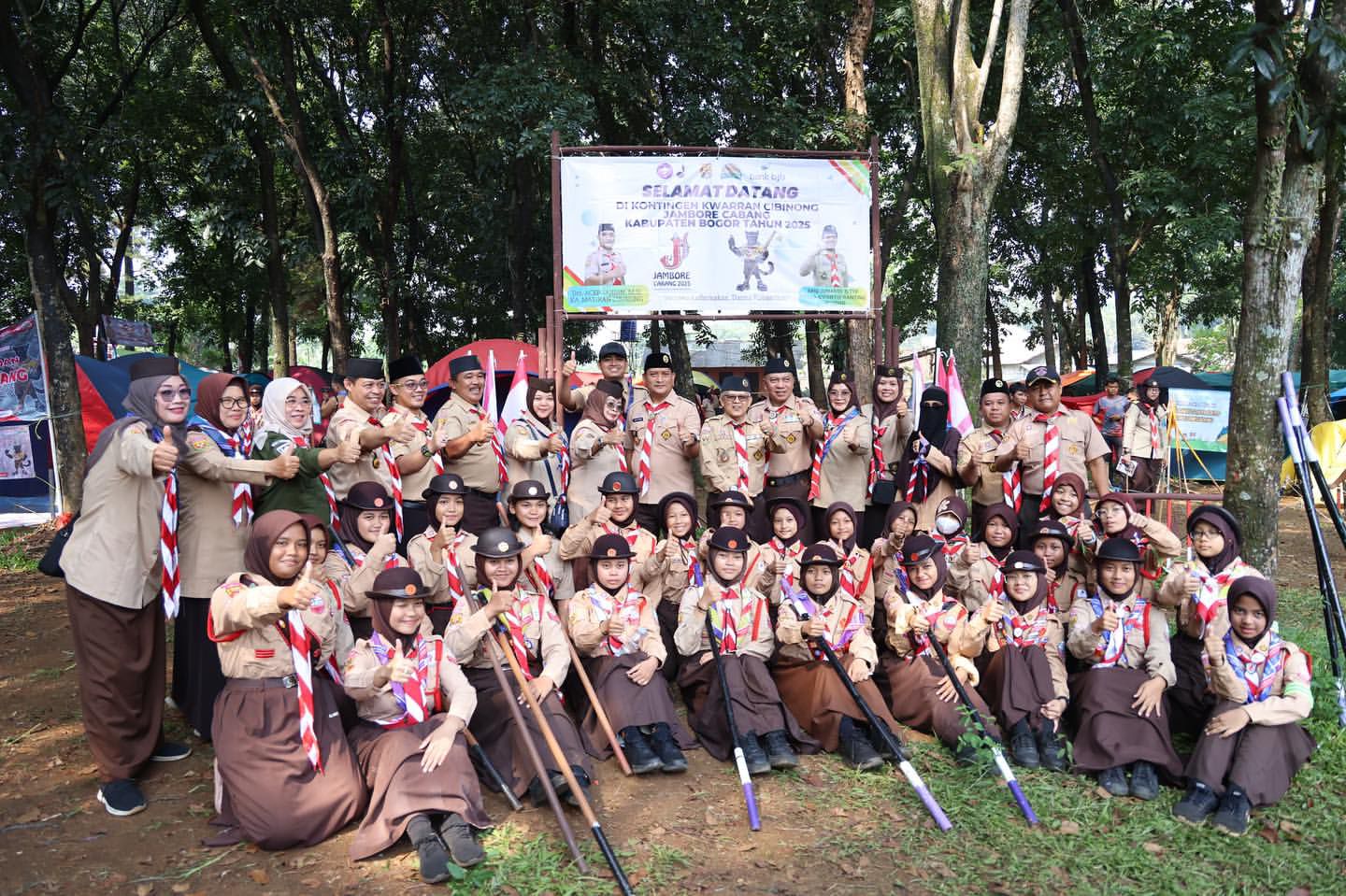 Pembukaan Jambore Pramuka Penggalang yang berlangsung di Bumi Perkemahan Cimandala, Kecamatan Sukaraja, Kabupaten Bogor. r