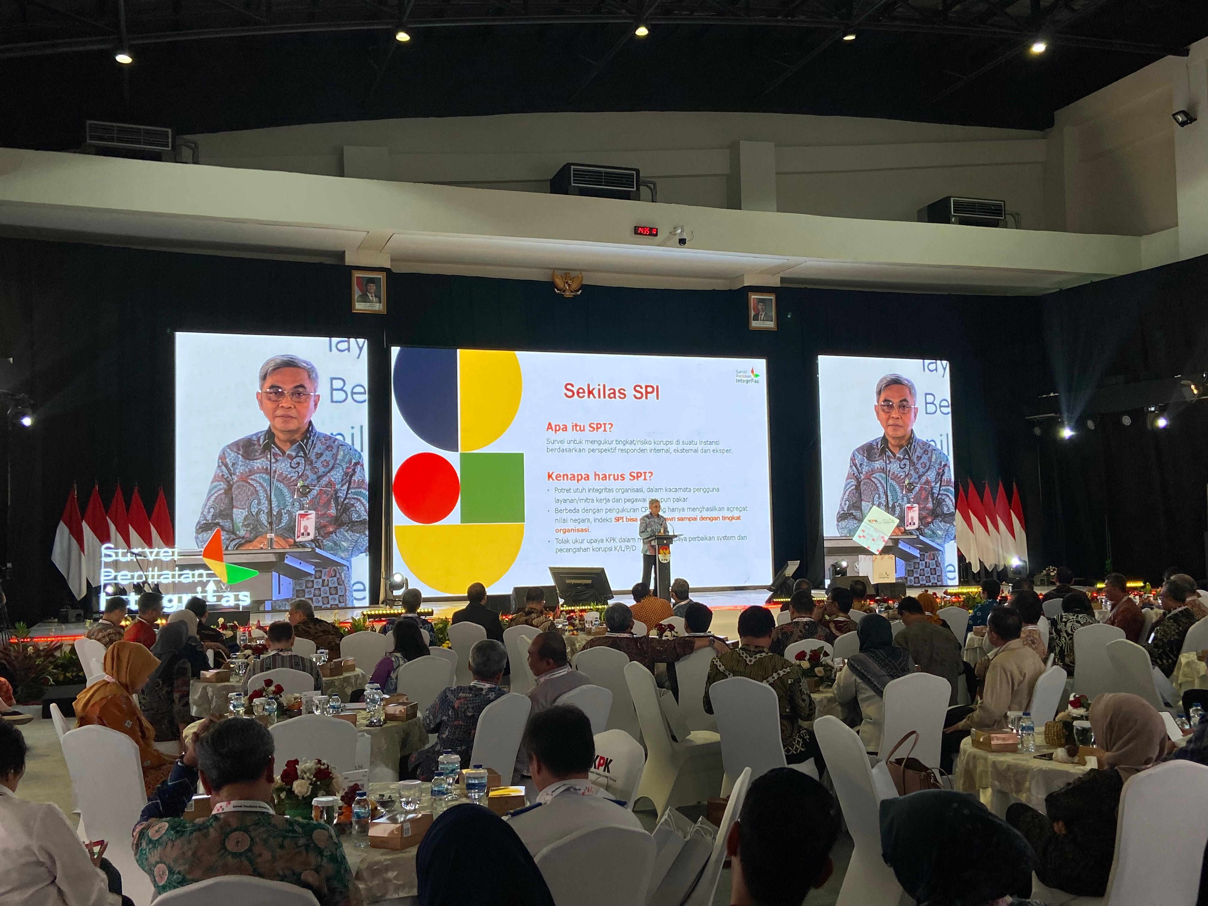 Launching hasil survei penilaian integritas antikorupsi. Pemkot sendiri tertinggi kedua di Jawa Barat sehingga sempat mendapatkan penghargaan dari KPK.