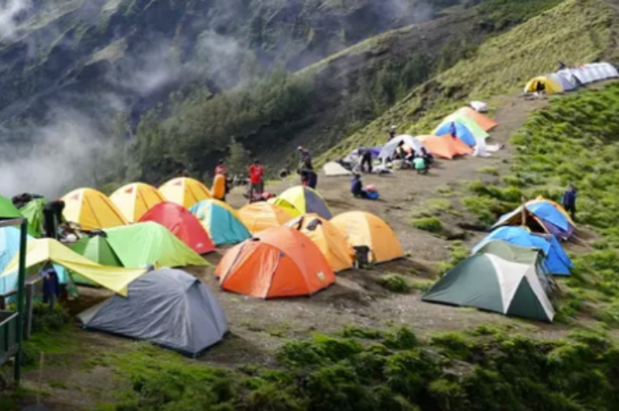 Lokasi camp tempat berkumpulnya para pendaki Gunung Rinjani yang ingin menginap dan melihat keindahan sunset dan sunrise
