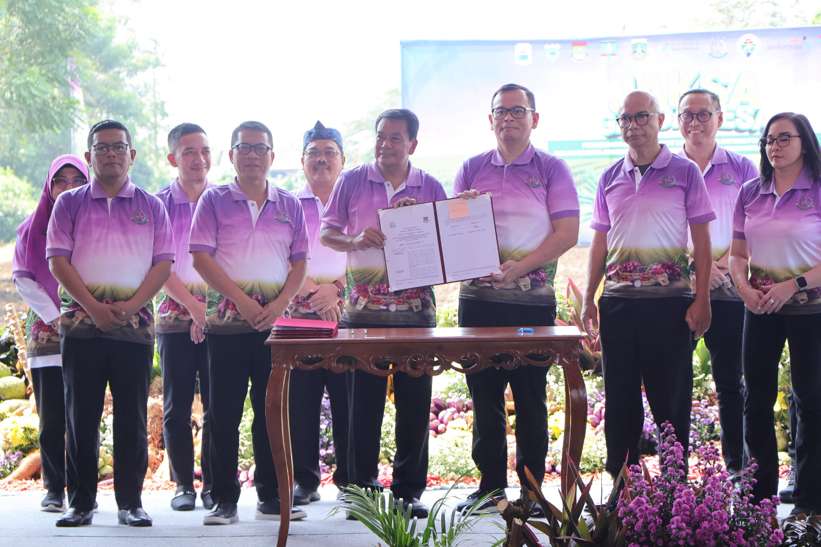Kejati Banten bersama pemerintah daerah, akademisi dan swasta melakukan kerjasama di Desa Sarakan, Kecamatan Sepatan, Kabupaten Tangerang untuk pemberdayaan lahan dan penguatan BUMDes.
