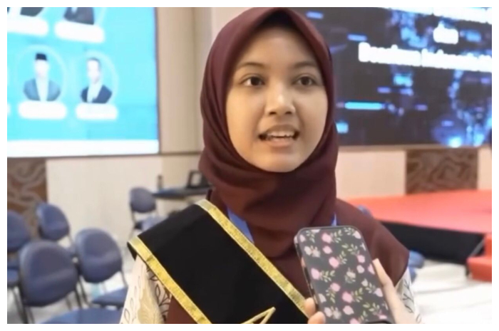 Zaskia Zahra, siswi SMAN 1 Leuwiliang, Kabupaten Bogor, dapat biasiswa kuliah di University of Toronto Kanada.