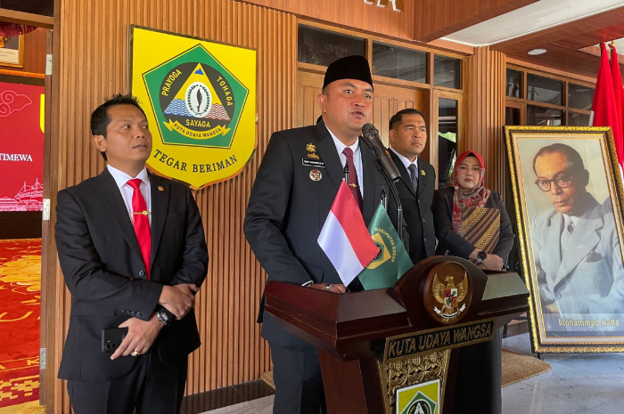 Bupati Bogor Rudy Susmanto saat dimintai keterengan usai melantik 53 pejabat eselon III dan IV Pemkab Bogor