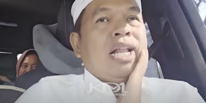 Gubernur Jawa Barat Dedi Mulyadi memberikan solusi pada janda pengamen yang memiliki tiga putri