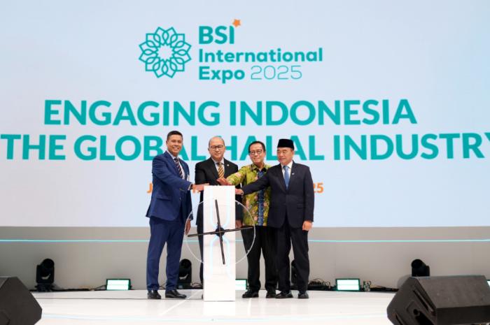 Menteri Investasi/Kepala BKPM sekaligus CEO Danantara Indonesia Rosan P. Roeslani saat membuka BSI International Expo 2025 di Jakarta.