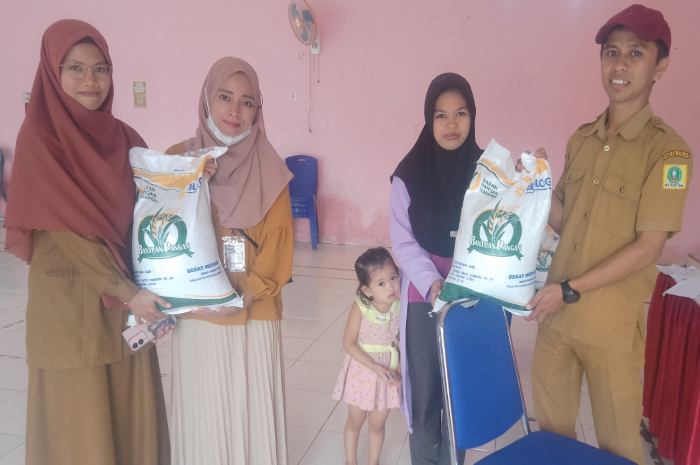Penyaluran Bansos Desa Songing, Kabupaten Sinjai.