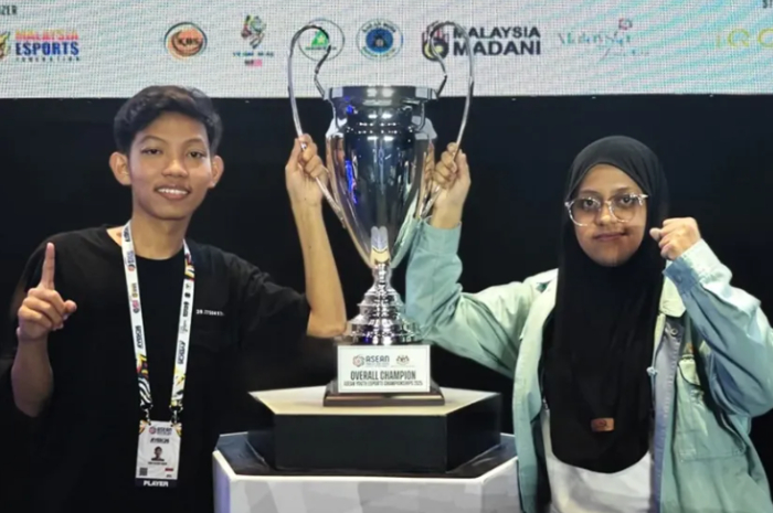 Putri Pramesti dan Huda Yuliviar Ammar menyumbangkan medali emas untuk Timnas eFootball Indonesia.