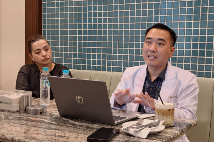 Spesialis Bedah Umum Eka Hospital Depok, dr Andi Mulyawan saat menjelaskan bahaya Abses atau dikenal sebagai bisul.