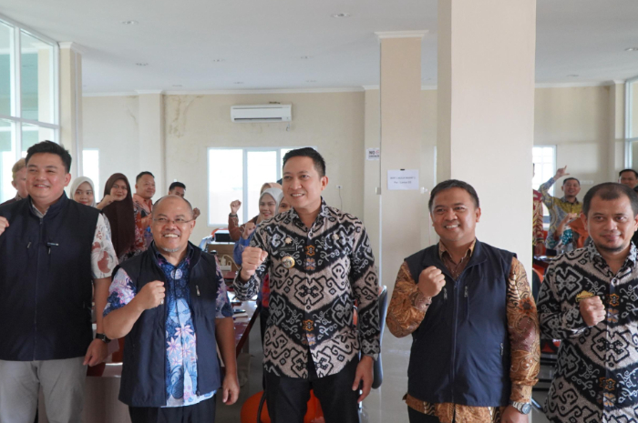 Dosen IPB University dari Sekolah Vokasi memberi pelatihan komunikasi digital kepada ASN di Kabupaten Pesawaran, Provinsi Lampung.