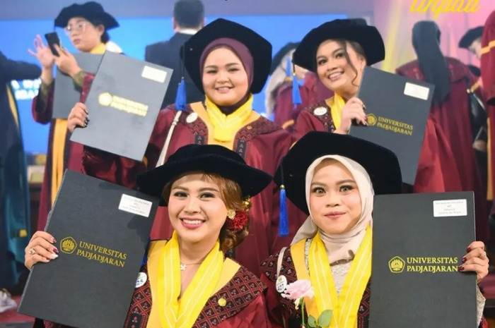Potret cantik wisudawati yang bergelar sarjana yang ikut SMUP Program PPDS di Kampus Unpad, Bandung.