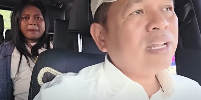 Gubernur Jawa Barat Dedi Mulyadi menenangkan wanita hamil besar yang menghadang di jalan