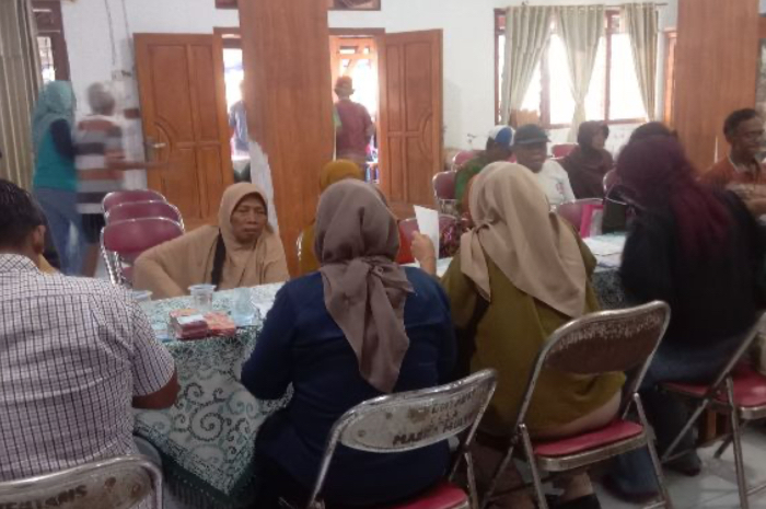 Penyaluran Bansos di Desa Margomulyo Kendal.