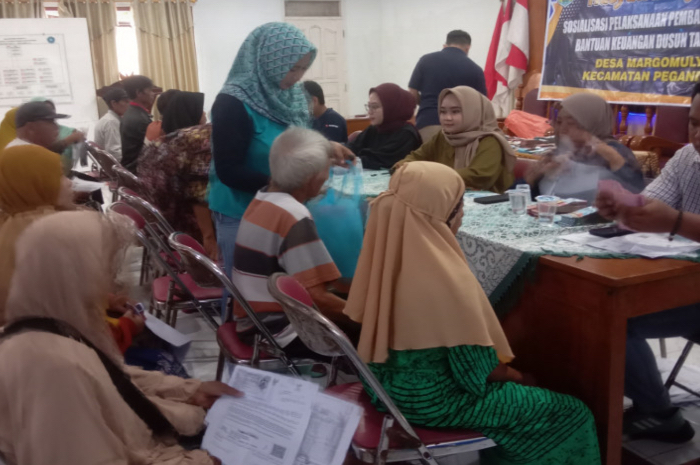 Penyaluran Bansos di Desa Margomulyo Kendal.