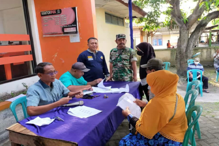 Penyaluran Bansos di Desa Jambearum.