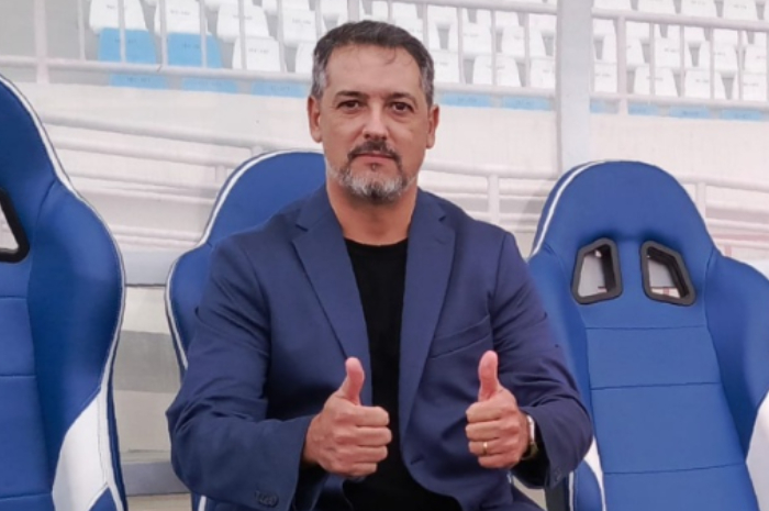 Marcos Santos bergabung sebagai pelatih Arema FC pada Liga 1 musim 2025/2026.