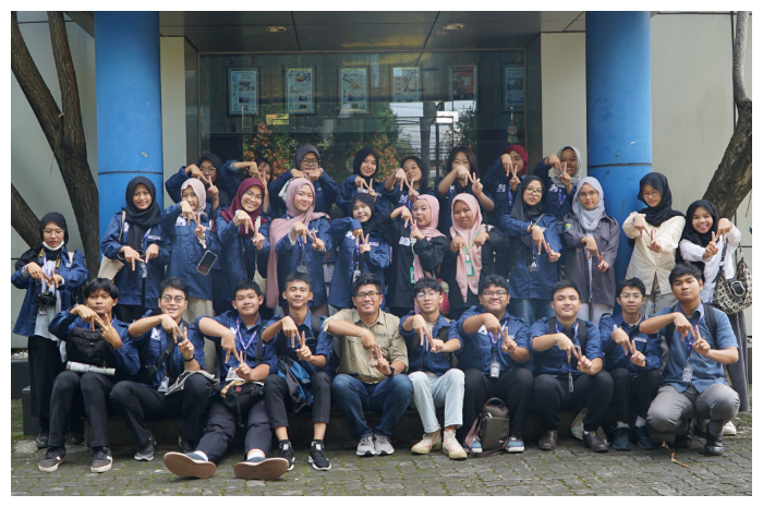 Anggota Komunitas Narasi Pemuda Bogor, saat melakukan kunjungan ke kantor Graha Pena Radar Bogor, Senin 30 Juni 2025.