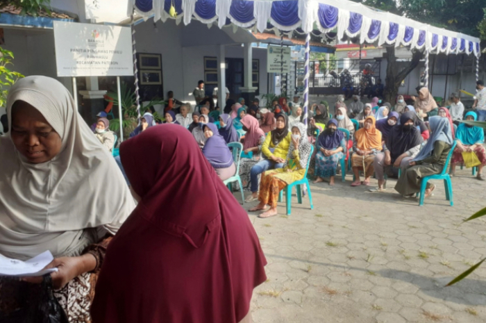 Penyaluran bansos di Desa Jambearum