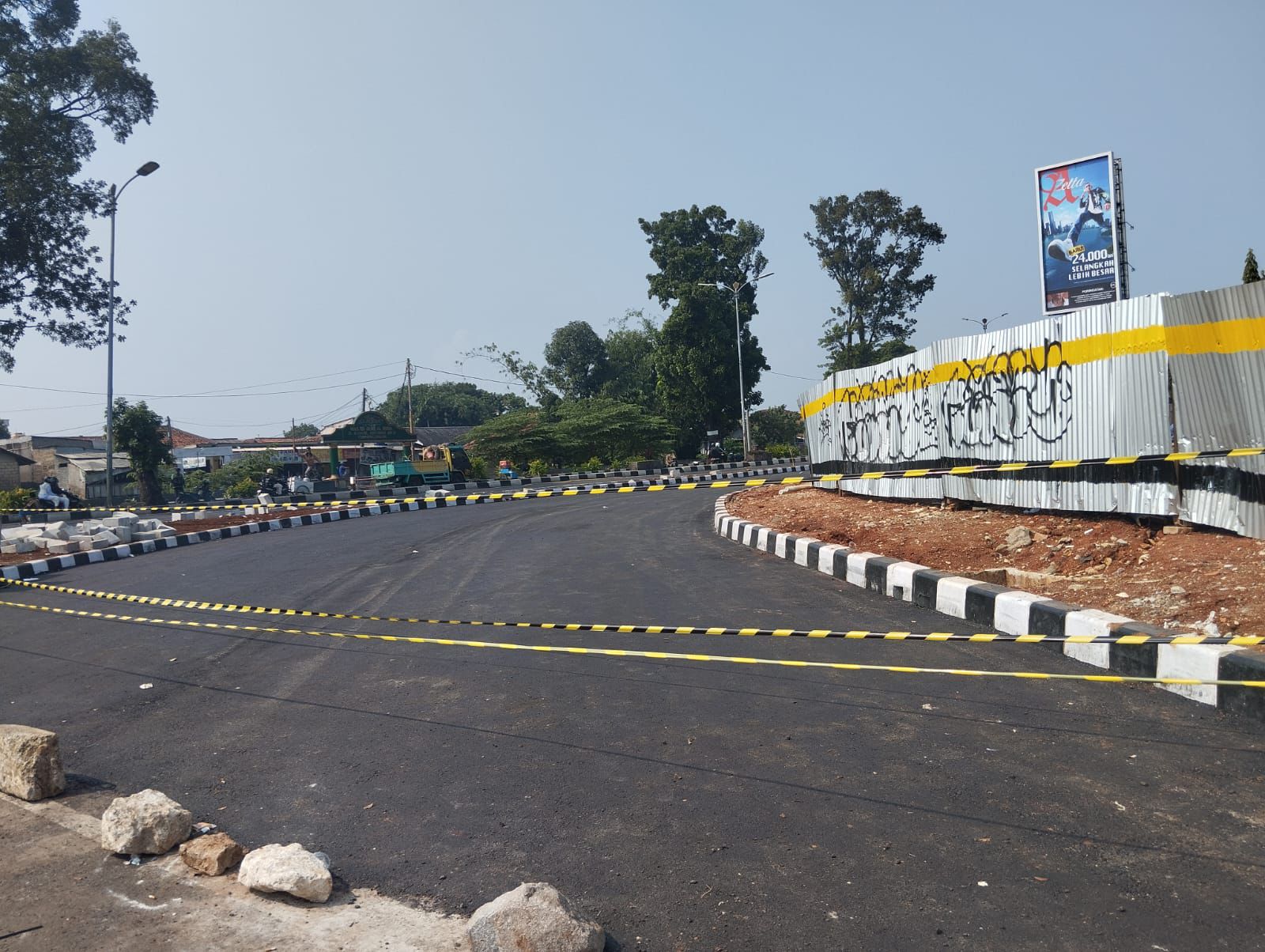 Jalan Simpang Daralon, Kecamatan Cibinong, Kabupaten Bogor, ditargetkan mulai digunakan pada pertengahan Juli 2025.