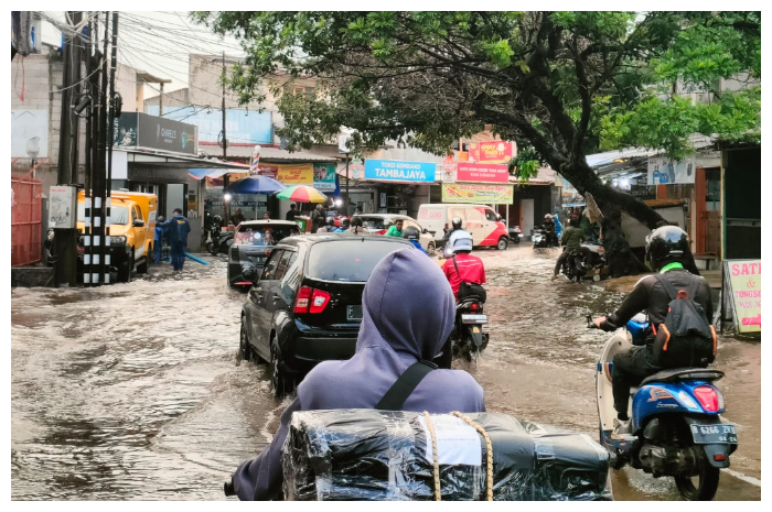 Jalan Kampung Sawah, Kota Depok, kembali banjir usah satu jam diguyur hujan deras pada&nbsp;Selasa 1 Juli 2025&nbsp;sore.