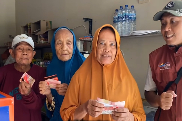 Penyaluran Bansos oleh Kemensos RI.