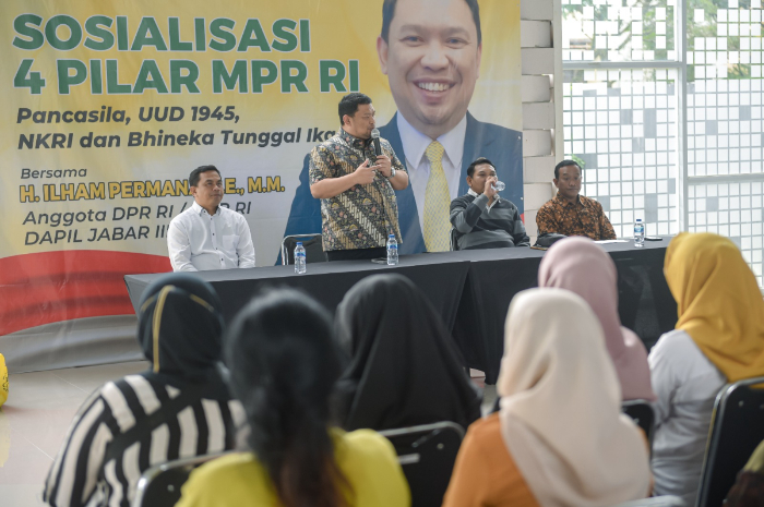 Anggota DPR RI Dapil Jabar III, Ilham Permana saat sosialisasi empat pilar kebangsaan di Imah Paviliun, Kecamatan Bogor Selatan, Kota Bogor, Minggu 29 Juni 2025.