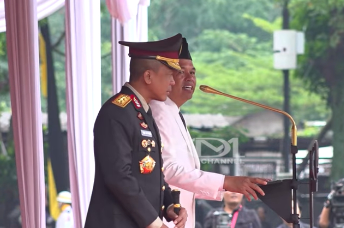 Gubernur Jawa Barat Dedi Mulyadi dan Kapolda Jawa Barat (Jabar) Irjen Pol Rudi Setiawan pada peringatan&nbsp;Hari Bhayangkara ke-79 di Mapolda Jabar, Selasa, 1 Juli 2025.