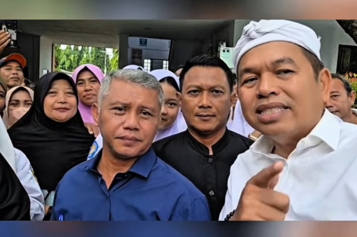 Gubernur Jawa Barat, Dedi Mulyadi, saat berada di SMA Negeri 1 Ciasem, Subang