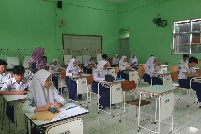 Pelaksanaan hari pertama tes terstandar tahap kedua Sistem Penerimaan Murid Baru SPMB 2025 di SMAN 6 Kota Bogor.