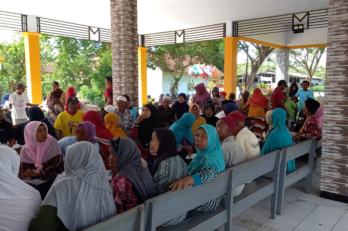 Penyaluran Bansos di desa Mangaran.