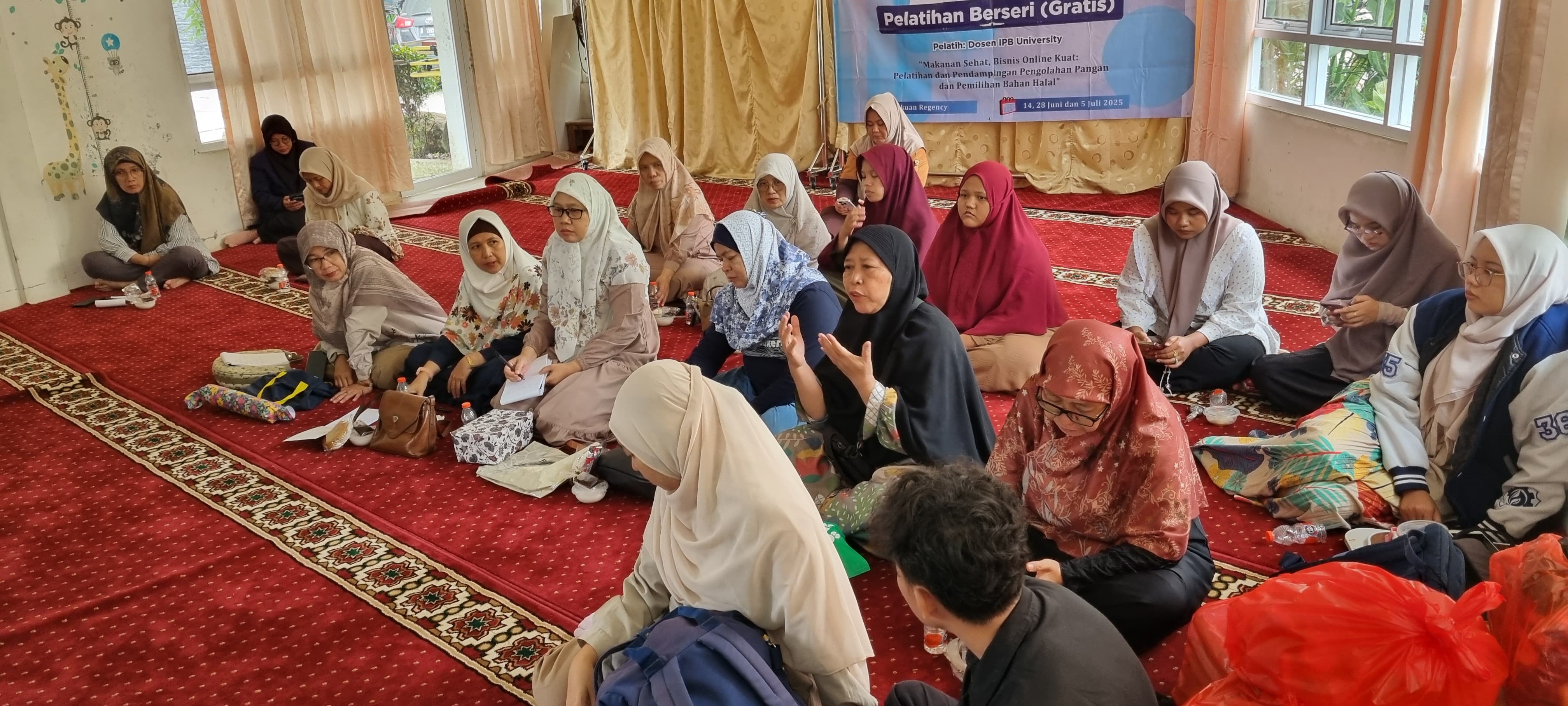 Dose IPB memberikan pendampingan sertifikasi halal kepada warga MRJ, Klaster Linggabuana, kawasan Pakuan Regency, Kelurahan Marga Jaya, Kecamatan Bogor Barat, Kota Bogor.