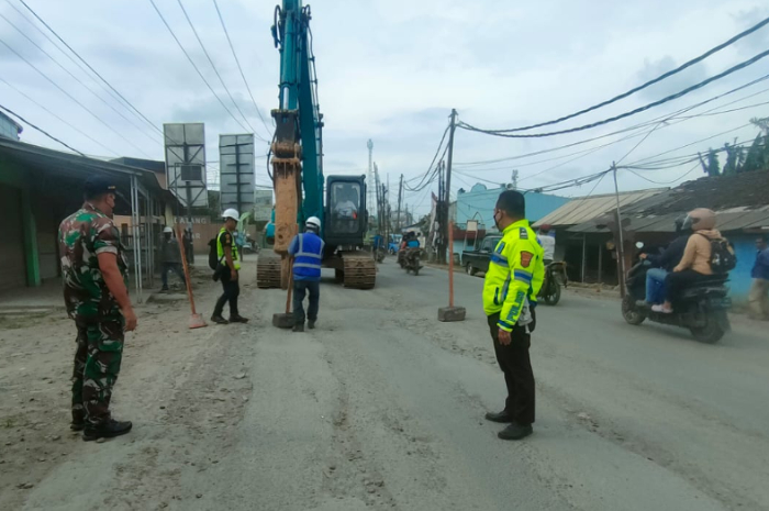 Suasana Jalan Raya M Toha di Kecamatan Parung Panjang Kabupaten Bogor beberapa waktu lalu.