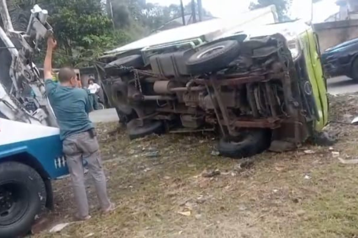 Kecelakaan lalu lintas terjadi di kawasan Puncak, Kabupaten Bogor, dalam sehari terdapat dua peristiwa.