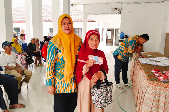 Penyaluran Bansos di Kecamatan Tanggul.