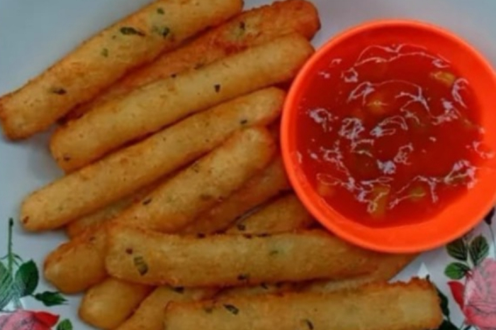 Stik singkong yang sudah disajikan.
