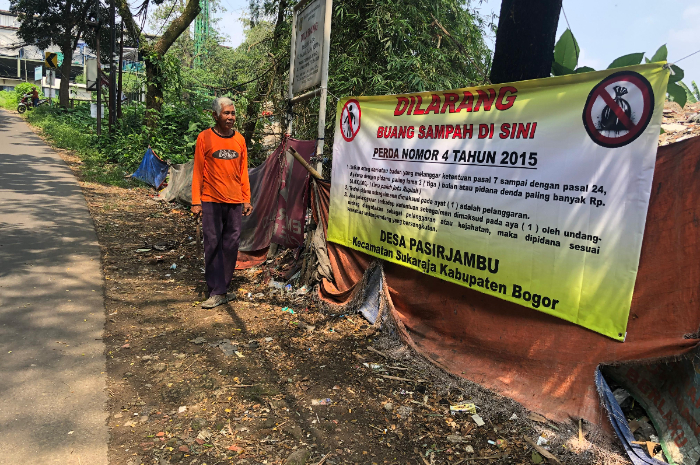 Kondisi bahu Jalan di Kecamatan Sukaraja, Kabupaten Bogor.