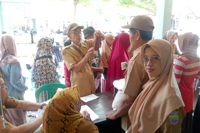 Penyaluran Bansos di Desa Mulyasari
