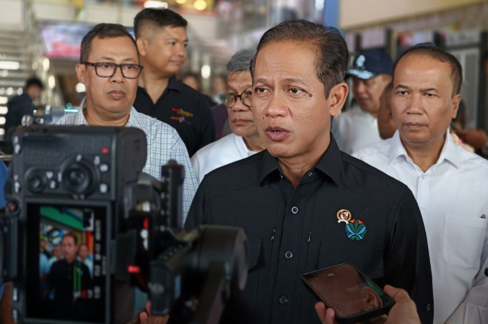 Menteri Lingkungan Hidup dan Kepala Badan Pengendalian Lingkungan Hidup Hanif Faisol