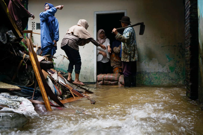 Kondisi rumah warga di Kampung Rawasedek Megamendung yang masih terendam banjir.