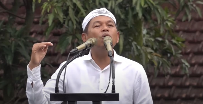 Gubernur Jawa Barat Dedi Mulyadi minta pemerintah daerah menyelesaikan masalah anak yang ingin sekolah