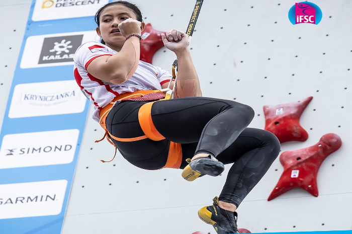 Desak Made Rita Kusuma setelah berhasil menyentuh garis finish tercepat saat melawan Emma Hunt di final IFSC Word Cup Krakow 2025 pada Minggu, 6 Juli 2025.
