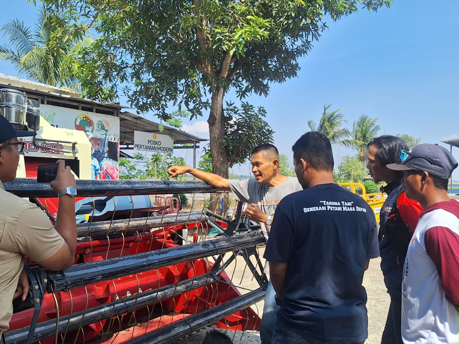 Polbangtan Bogor, memberikan pelatihan teknis alat dan mesin pertanian (Alsintan) kepada anggota Koperasi Sekunder &ldquo;Bintang Kencana Darma Ayu&rdquo; di Kecamatan Bangodua, Kabupaten Indramayu.