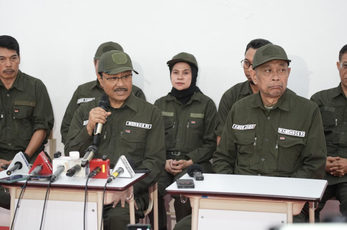 Menteri Sosial Saifullah Yusuf saat melakukan konferensi pers soal Sekolah Rakyat.
