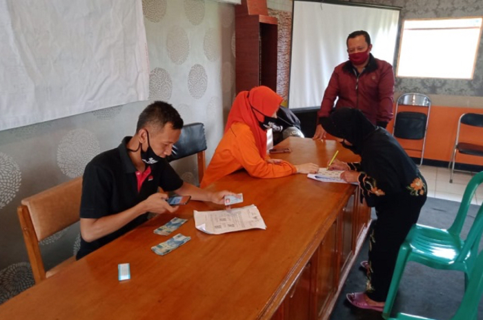 Penyaluran bansos di Kecamatan Sukasari