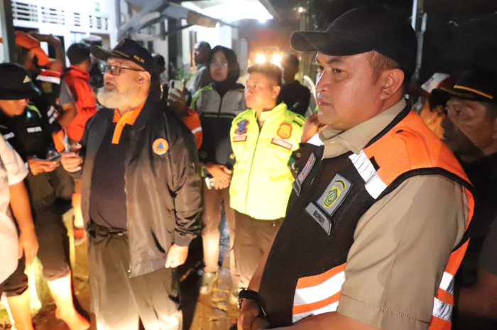 Bupati Bogor Rudy Susmanto saat meninjau lokasi longsor di kawasan Puncak, Kabupaten Bogor.